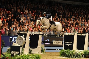 Van der Vleuten victorious in thrilling Longines leg at Olympia